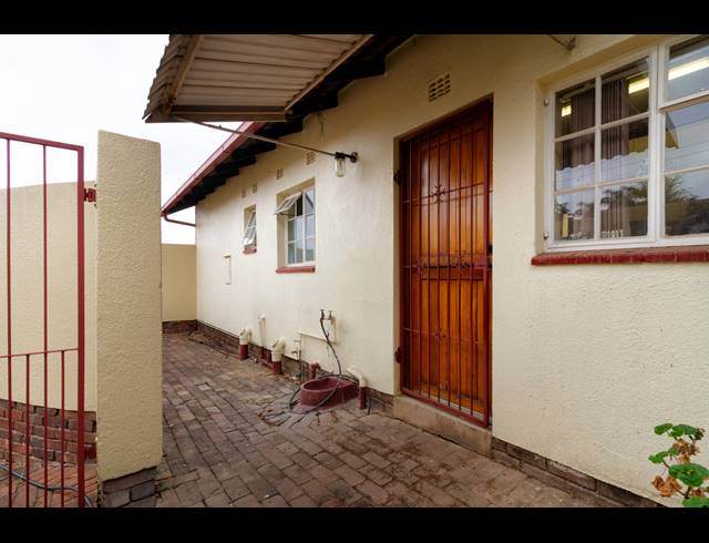 2 BEDROOM TOWNHOUSE FOR SALE IN HELDERKRUIN